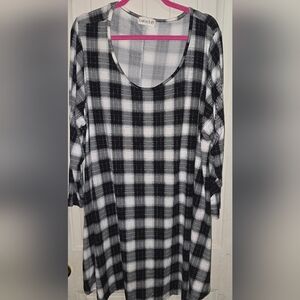 Women's Black and White Plaid Button Down Shirt 6x